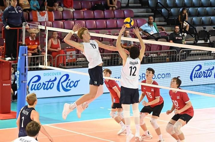 USA Volleyball Mens National team setter setting his middle